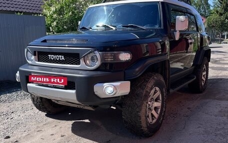 Toyota FJ Cruiser, 2022 год, 6 350 000 рублей, 2 фотография