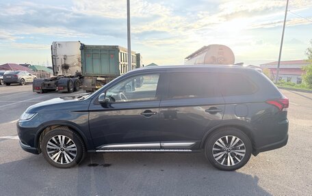 Mitsubishi Outlander III рестайлинг 3, 2019 год, 2 600 000 рублей, 8 фотография