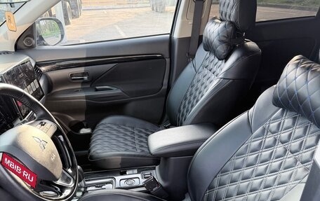 Mitsubishi Outlander III рестайлинг 3, 2019 год, 2 600 000 рублей, 5 фотография