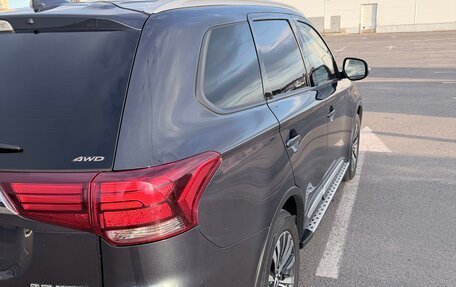 Mitsubishi Outlander III рестайлинг 3, 2019 год, 2 600 000 рублей, 11 фотография