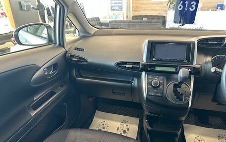 Toyota Wish II, 2015 год, 1 699 000 рублей, 14 фотография