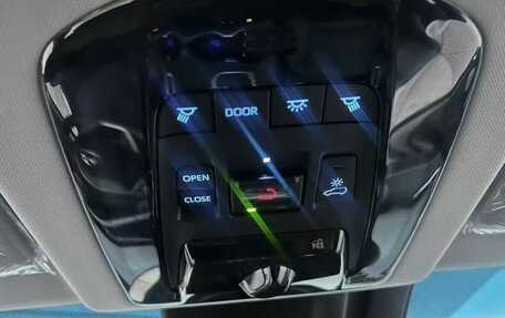 Toyota Venza, 2022 год, 4 000 000 рублей, 14 фотография