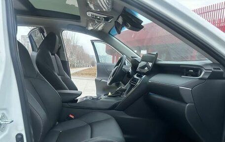 Toyota Venza, 2022 год, 4 000 000 рублей, 10 фотография