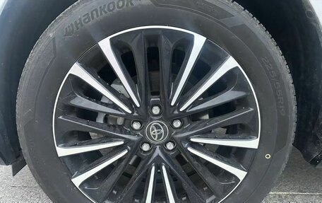 Toyota Venza, 2022 год, 4 000 000 рублей, 11 фотография