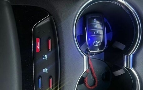 Toyota Venza, 2022 год, 4 000 000 рублей, 17 фотография