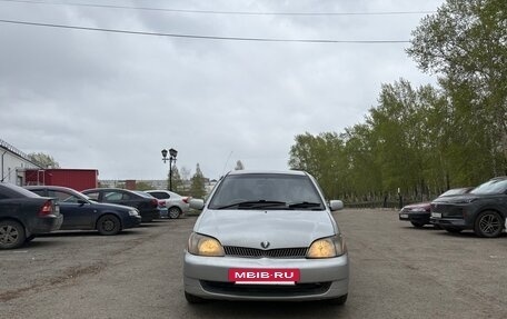 Toyota Platz, 2002 год, 235 000 рублей, 2 фотография