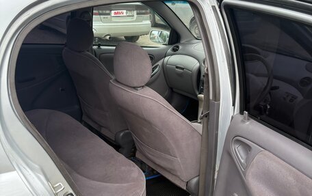 Toyota Platz, 2002 год, 235 000 рублей, 12 фотография