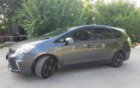 Toyota Prius Alpha I (ZVW40/41), 2013 год, 1 250 000 рублей, 3 фотография