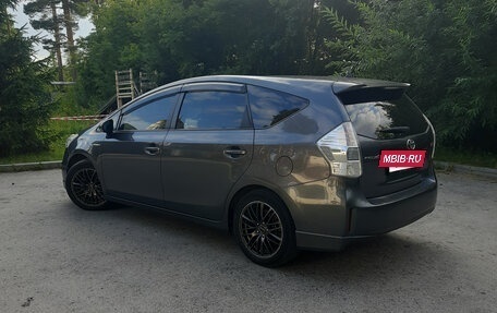 Toyota Prius Alpha I (ZVW40/41), 2013 год, 1 250 000 рублей, 2 фотография
