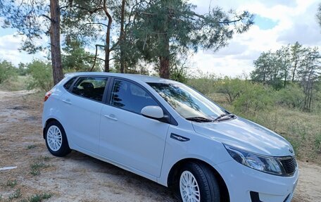 KIA Rio III рестайлинг, 2014 год, 980 000 рублей, 24 фотография