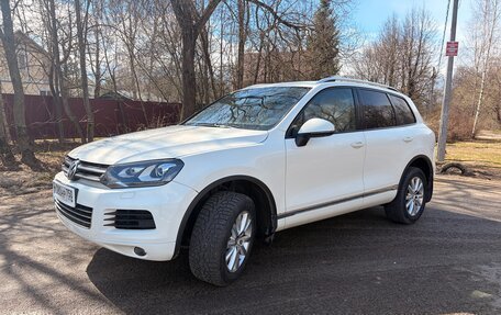 Volkswagen Touareg III, 2011 год, 1 800 000 рублей, 2 фотография