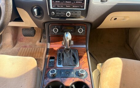 Volkswagen Touareg III, 2011 год, 1 800 000 рублей, 16 фотография