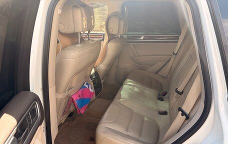 Volkswagen Touareg III, 2011 год, 1 800 000 рублей, 14 фотография