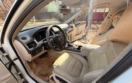 Volkswagen Touareg III, 2011 год, 1 800 000 рублей, 17 фотография