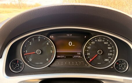 Volkswagen Touareg III, 2011 год, 1 800 000 рублей, 18 фотография