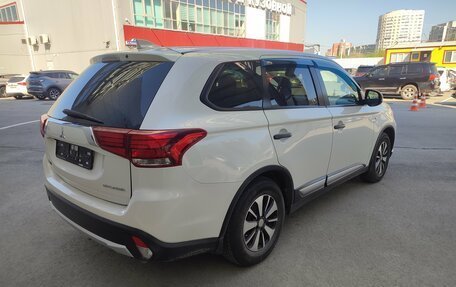 Mitsubishi Outlander III рестайлинг 3, 2017 год, 1 550 000 рублей, 3 фотография