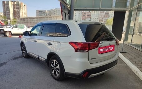 Mitsubishi Outlander III рестайлинг 3, 2017 год, 1 550 000 рублей, 4 фотография