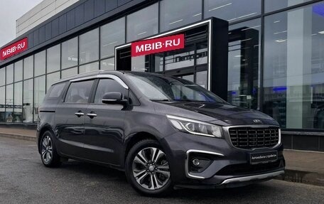 KIA Carnival III, 2019 год, 3 000 000 рублей, 1 фотография
