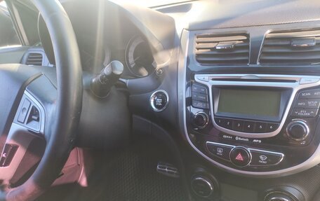 Hyundai Solaris II рестайлинг, 2013 год, 645 000 рублей, 5 фотография