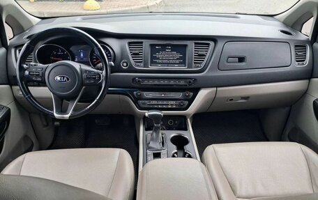 KIA Carnival III, 2019 год, 3 000 000 рублей, 8 фотография