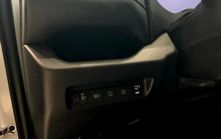 Toyota RAV4, 2024 год, 3 910 000 рублей, 11 фотография