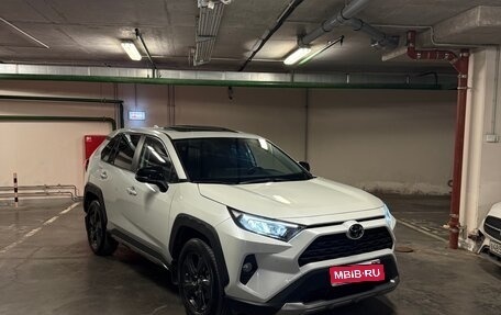 Toyota RAV4, 2022 год, 4 000 000 рублей, 1 фотография