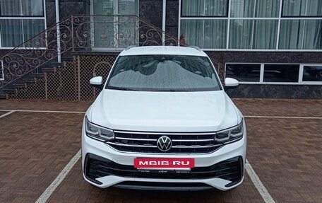 Volkswagen Tiguan II, 2021 год, 3 600 000 рублей, 2 фотография