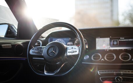 Mercedes-Benz E-Класс, 2019 год, 3 979 000 рублей, 5 фотография
