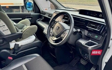 Honda Stepwgn IV, 2021 год, 1 790 000 рублей, 7 фотография