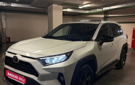 Toyota RAV4, 2022 год, 4 000 000 рублей, 3 фотография