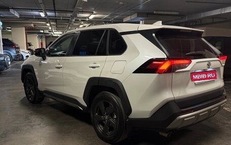 Toyota RAV4, 2022 год, 4 000 000 рублей, 2 фотография