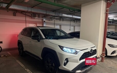 Toyota RAV4, 2022 год, 4 000 000 рублей, 6 фотография