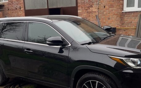 Toyota Highlander III, 2017 год, 3 000 000 рублей, 4 фотография
