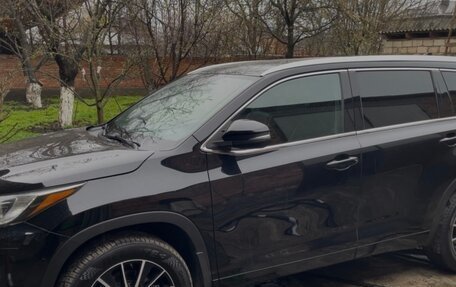 Toyota Highlander III, 2017 год, 3 000 000 рублей, 8 фотография