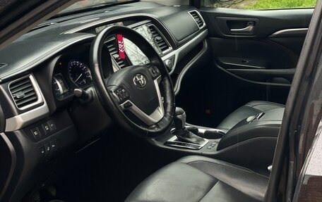 Toyota Highlander III, 2017 год, 3 000 000 рублей, 3 фотография
