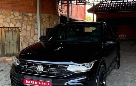 Volkswagen Tiguan II, 2021 год, 3 770 000 рублей, 1 фотография