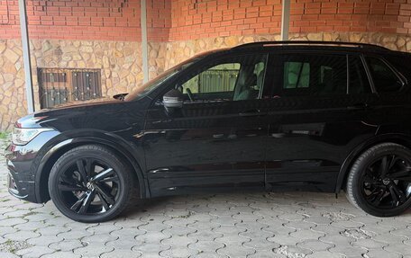 Volkswagen Tiguan II, 2021 год, 3 770 000 рублей, 2 фотография