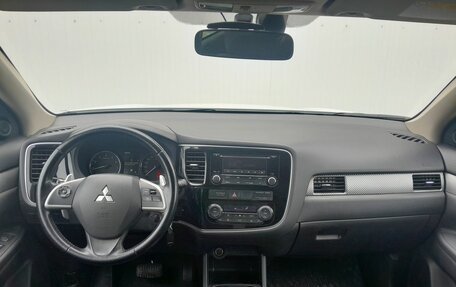 Mitsubishi Outlander III рестайлинг 3, 2014 год, 1 579 000 рублей, 11 фотография