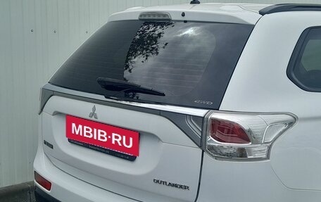 Mitsubishi Outlander III рестайлинг 3, 2014 год, 1 579 000 рублей, 10 фотография