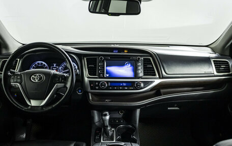Toyota Highlander III, 2015 год, 2 799 000 рублей, 11 фотография