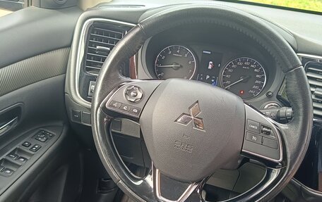 Mitsubishi Outlander III рестайлинг 3, 2017 год, 1 920 000 рублей, 17 фотография