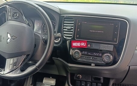 Mitsubishi Outlander III рестайлинг 3, 2017 год, 1 920 000 рублей, 18 фотография