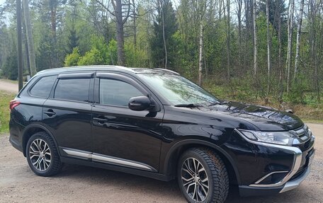 Mitsubishi Outlander III рестайлинг 3, 2017 год, 1 920 000 рублей, 28 фотография