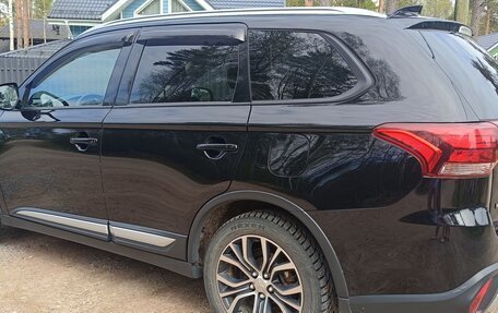 Mitsubishi Outlander III рестайлинг 3, 2017 год, 1 920 000 рублей, 24 фотография