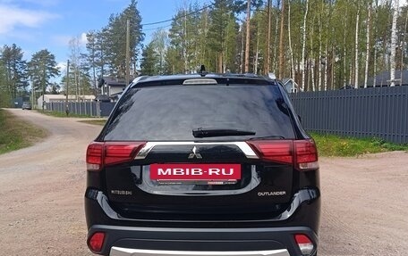 Mitsubishi Outlander III рестайлинг 3, 2017 год, 1 920 000 рублей, 25 фотография