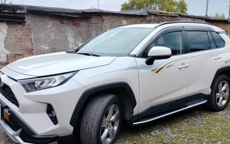 Toyota RAV4, 2019 год, 3 699 000 рублей, 1 фотография