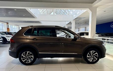 Volkswagen Tiguan II, 2018 год, 2 399 000 рублей, 12 фотография