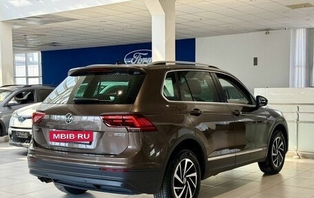 Volkswagen Tiguan II, 2018 год, 2 399 000 рублей, 13 фотография