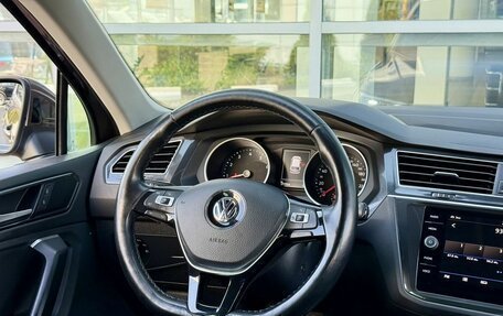 Volkswagen Tiguan II, 2018 год, 2 399 000 рублей, 18 фотография