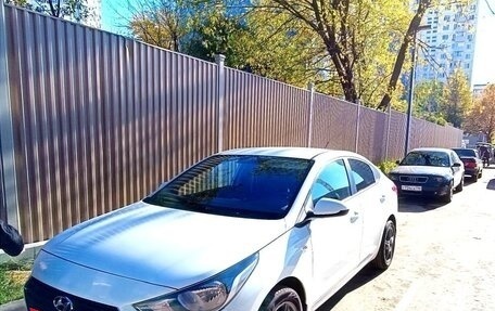 Hyundai Solaris II рестайлинг, 2018 год, 1 100 000 рублей, 4 фотография